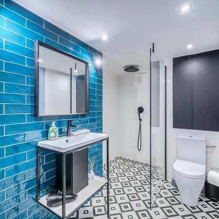 Azure Oasis In The Heart Of The * Budapest