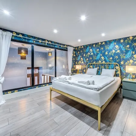 Azure Oasis In The Heart Of The Apartment *