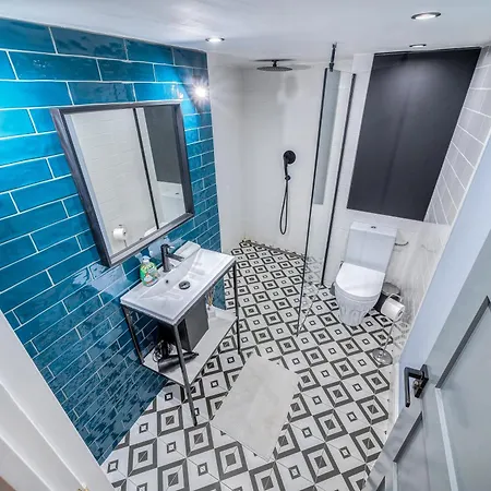 Azure Oasis In The Heart Of The Apartment *